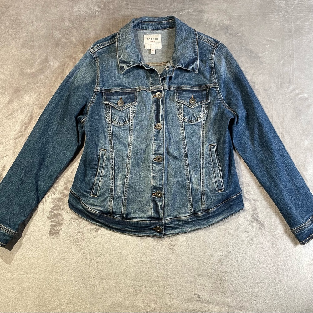 Torrid Denim Jean Jacket Size 0 / Large / 12 Stretch Trucker Casual Medium Wash